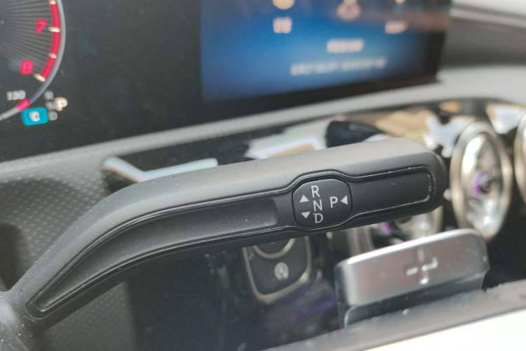Used Mercedes-Benz A-Class 2024 Updated A 200 L Fashion Version Gear Lever
