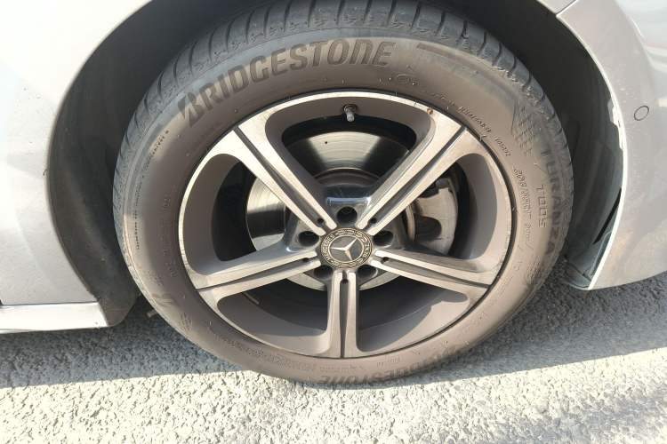 Used Mercedes-Benz A-Class 2024 Updated A 200 L Fashion Version Right Front Wheel Hub
