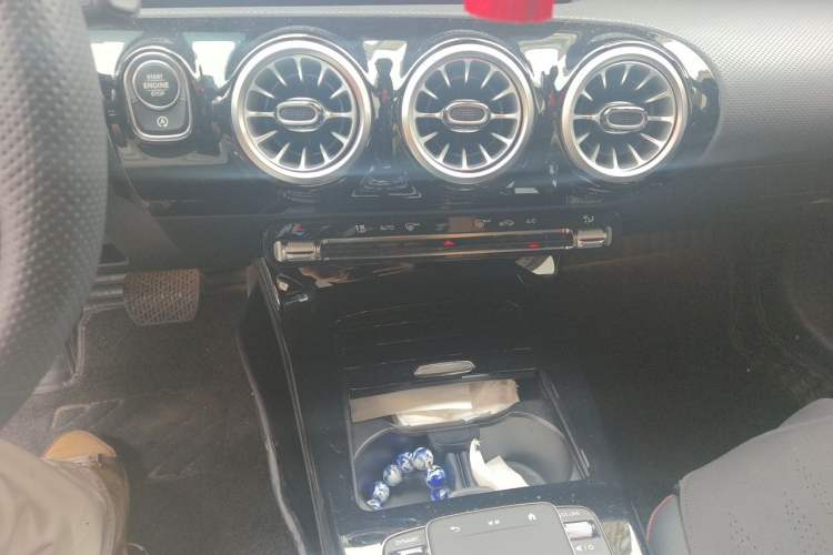 Used Mercedes-Benz A-Class 2024 Updated A 200 L Fashion Version Audio And AC Panel