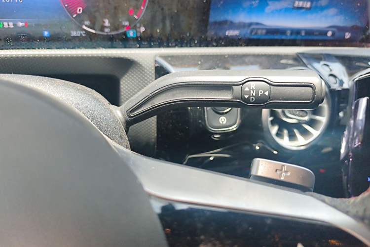 Used Mercedes-Benz A-Class 2024 Updated A 200 L Fashion Version Gear Lever