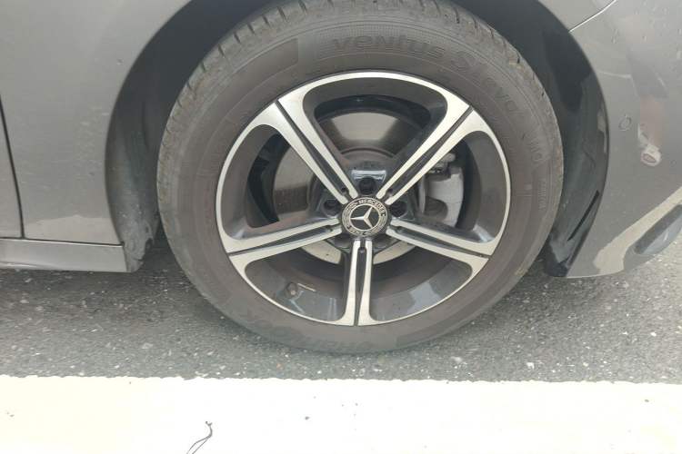 Used Mercedes-Benz A-Class 2024 Updated A 200 L Fashion Version Right Front Wheel Hub