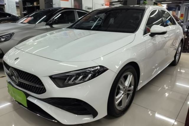 Mercedes-Benz A-Class 2024 Updated A 180 L usado