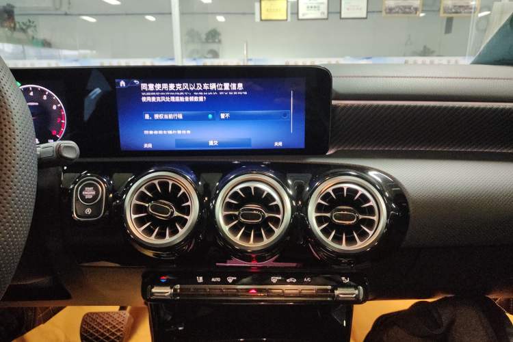 Used Mercedes-Benz A-Class 2024 Updated A 200 L Fashion Version Audio And AC Panel