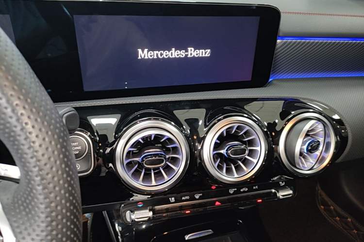 Used Mercedes-Benz A-Class 2024 Updated A 200 L Fashion Version Audio And AC Panel