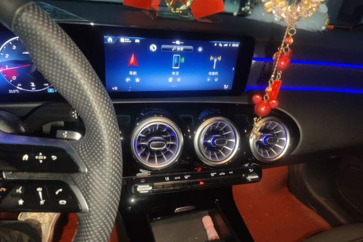 Used Mercedes-Benz A-Class 2024 Updated A 200 L Fashion Version Audio And AC Panel