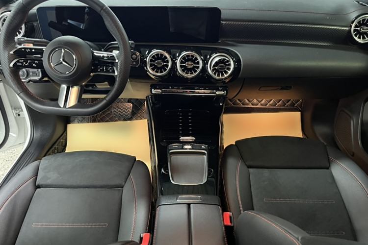 Used Mercedes-Benz A-Class 2024 Updated A 200 L Fashion Version Audio And AC Panel