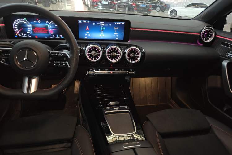 Used Mercedes-Benz A-Class 2024 Updated A 200 L Fashion Version Audio And AC Panel