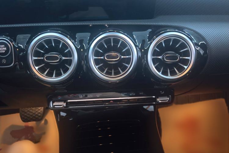 Used Mercedes-Benz A-Class 2024 Updated A 200 L Fashion Version Audio And AC Panel