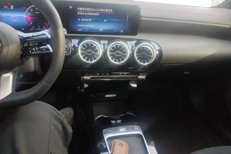 Used Mercedes-Benz A-Class 2024 Updated A 200 L Fashion Version Audio And AC Panel