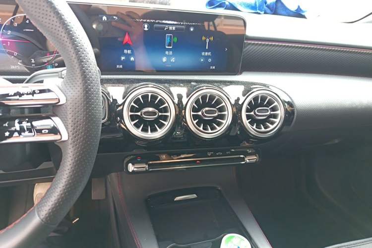 Used Mercedes-Benz A-Class 2024 Updated A 200 L Fashion Version Audio And AC Panel