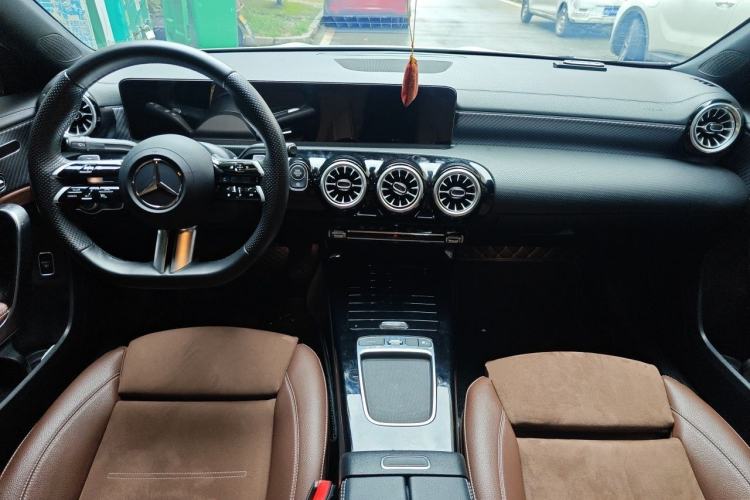 Used Mercedes-Benz A-Class 2024 Updated A 200 L Fashion Version Center Console
