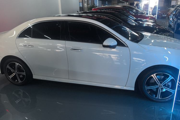 Used Mercedes-Benz A-Class 2024 Updated A 200 L Fashion Version Front Right 45 Deg