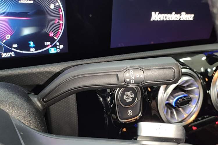 Used Mercedes-Benz A-Class 2024 Updated A 200 L Fashion Version Gear Lever