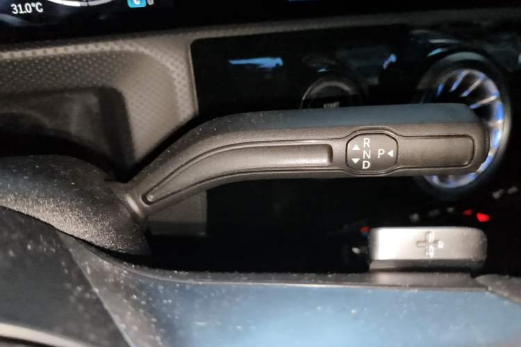 Used Mercedes-Benz A-Class 2024 Updated A 200 L Fashion Version Gear Lever