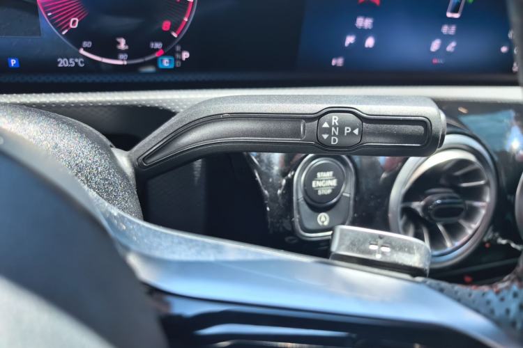 Used Mercedes-Benz A-Class 2024 Updated A 200 L Fashion Version Gear Lever