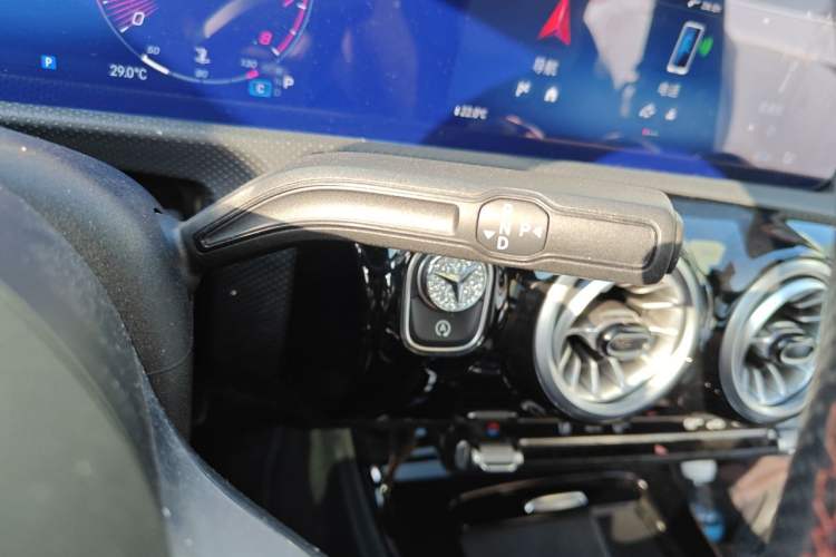 Used Mercedes-Benz A-Class 2024 A 200 L Fashion Model Gear Lever