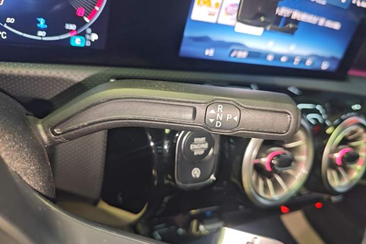 Used Mercedes-Benz A-Class 2024 Updated A 200 L Fashion Version Gear Lever