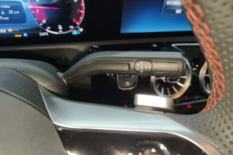 Used Mercedes-Benz A-Class 2024 Updated A 200 L Fashion Version Gear Lever