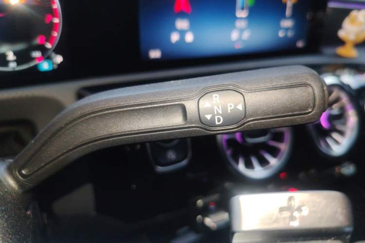 Used Mercedes-Benz A-Class 2024 Updated A 200 L Fashion Version Gear Lever