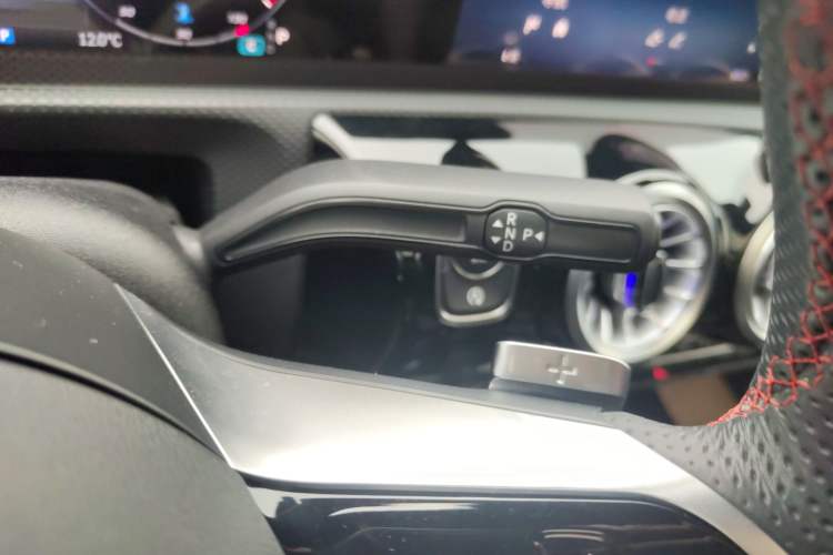 Used Mercedes-Benz A-Class 2024 A 200 L Fashion Model Gear Lever