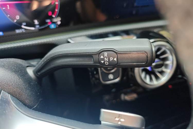 Used Mercedes-Benz A-Class 2024 Updated A 200 L Fashion Version Gear Lever