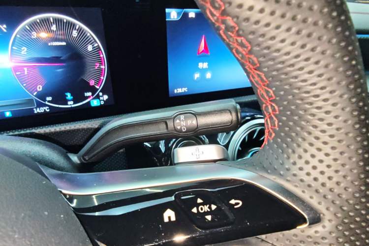 Used Mercedes-Benz A-Class 2024 Updated A 200 L Fashion Version Gear Lever