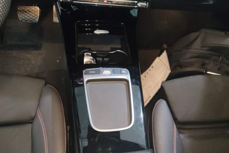 Used Mercedes-Benz A-Class 2024 Updated A 200 L Fashion Version Gear Lever