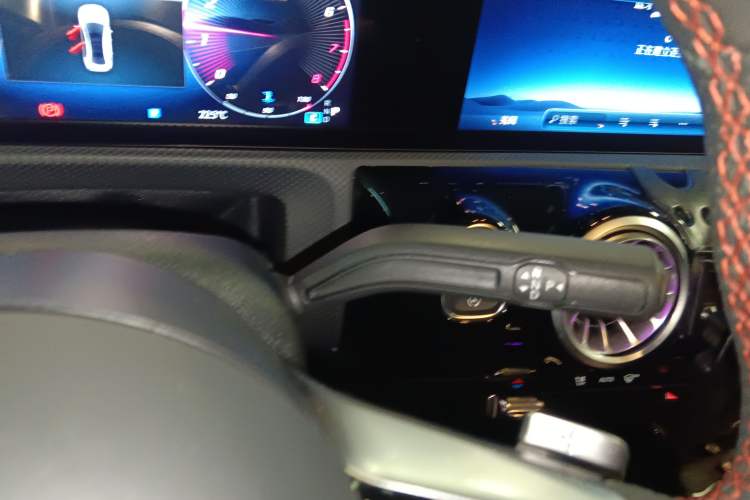 Used Mercedes-Benz A-Class 2024 Updated A 200 L Fashion Version Gear Lever