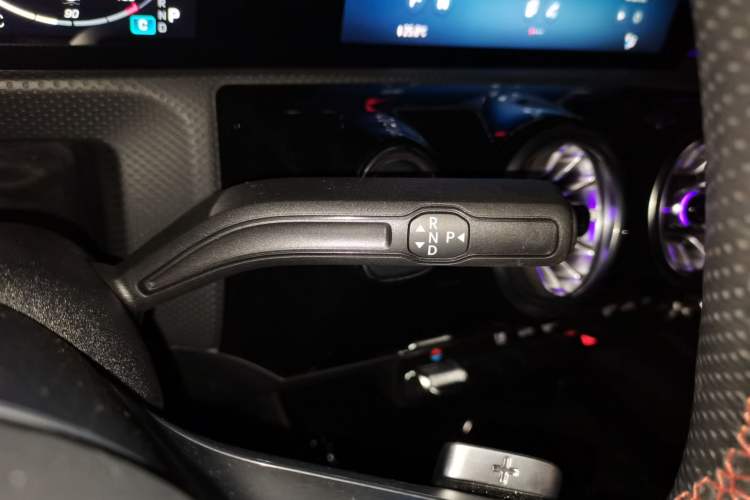 Used Mercedes-Benz A-Class 2024 Updated A 200 L Fashion Version Gear Lever