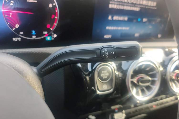 Used Mercedes-Benz A-Class 2024 Updated A 200 L Fashion Version Gear Lever