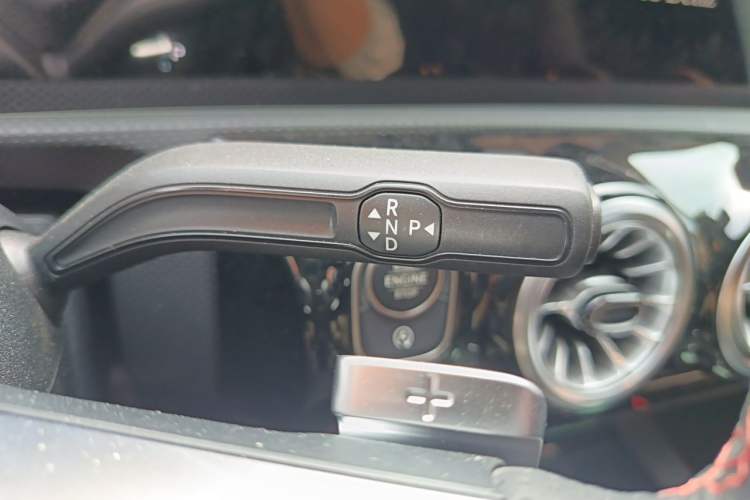 Used Mercedes-Benz A-Class 2024 Updated A 200 L Fashion Version Gear Lever
