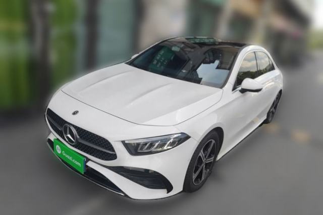 Ojetý Mercedes-Benz A-Class 2024 Updated A 200 L Fashion Version