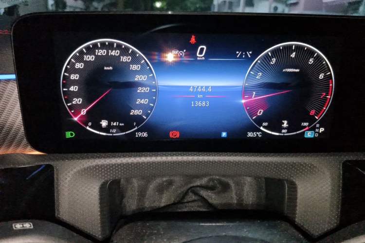 Used Mercedes-Benz A-Class 2024 Updated A 200 L Fashion Version Instrument Cluster