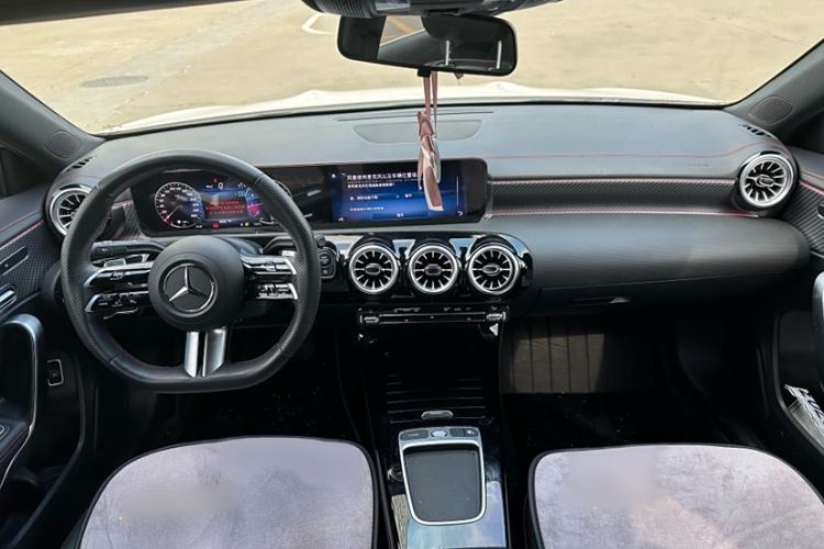 Used Mercedes-Benz A-Class 2024 Updated A 200 L Fashion Version Interior 1