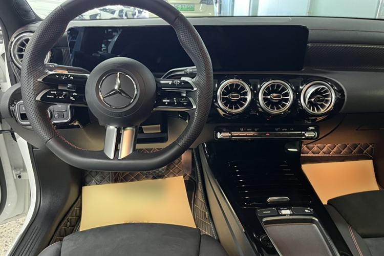 Used Mercedes-Benz A-Class 2024 Updated A 200 L Fashion Version Interior 2