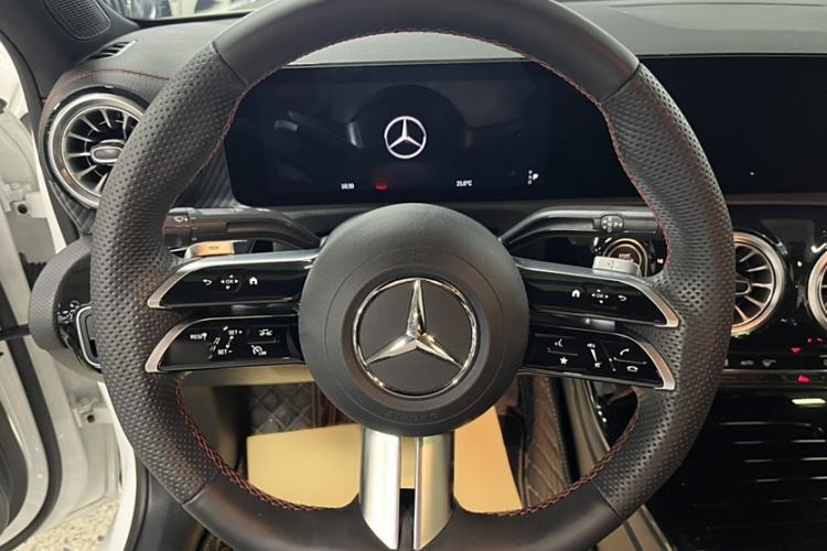 Used Mercedes-Benz A-Class 2024 Updated A 200 L Fashion Version Interior 3