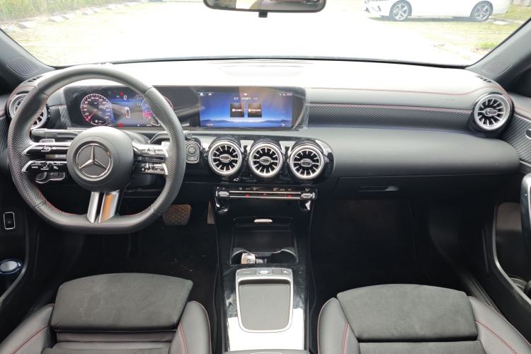 Used Mercedes-Benz A-Class 2024 Updated A 200 L Fashion Version Interior 4