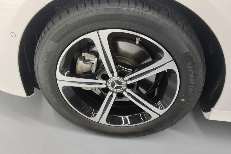 Used Mercedes-Benz A-Class 2024 Updated A 200 L Fashion Version Left Front Wheel Hub