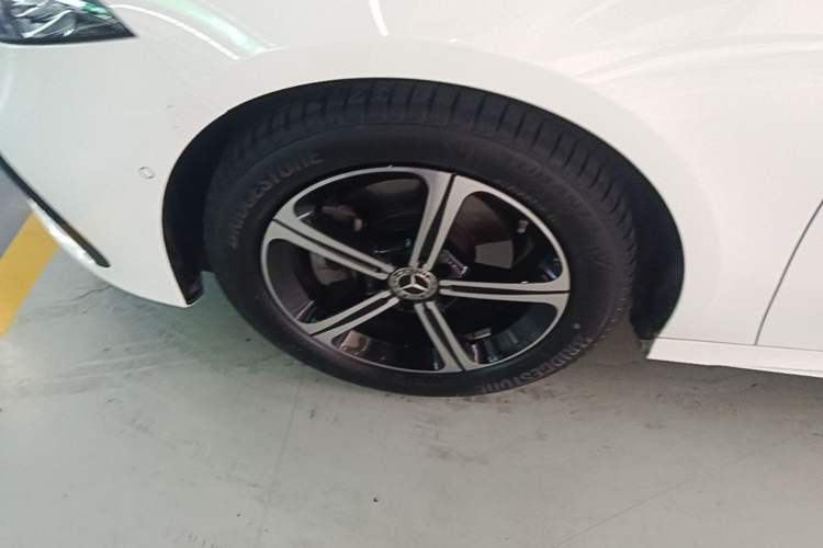 Used Mercedes-Benz A-Class 2024 Updated A 200 L Fashion Version Left Front Wheel Hub