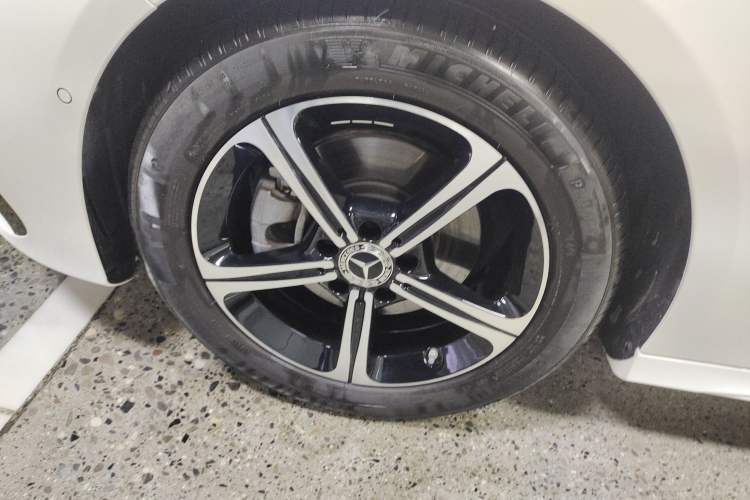 Used Mercedes-Benz A-Class 2024 Updated A 200 L Fashion Version Left Front Wheel Hub