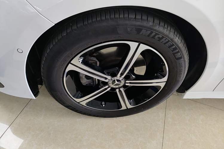 Used Mercedes-Benz A-Class 2024 Updated A 200 L Fashion Version Left Front Wheel Hub