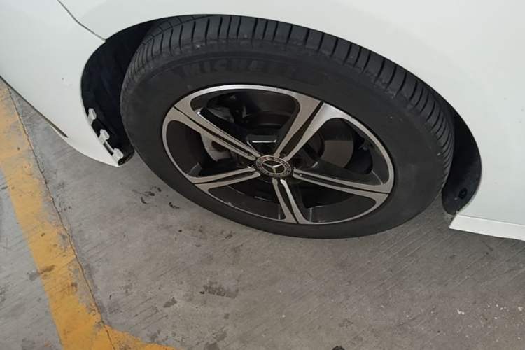 Used Mercedes-Benz A-Class 2024 Updated A 200 L Fashion Version Left Front Wheel Hub