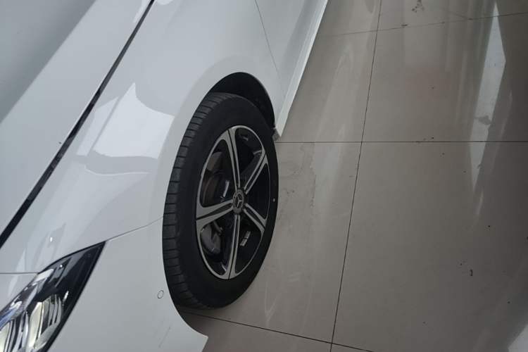 Used Mercedes-Benz A-Class 2024 Updated A 200 L Fashion Version Left Front Wheel Hub