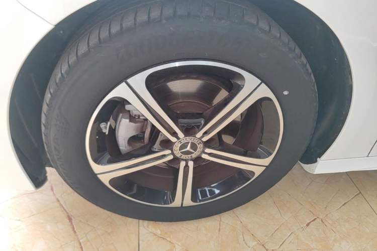Used Mercedes-Benz A-Class 2024 Updated A 200 L Fashion Version Left Front Wheel Hub