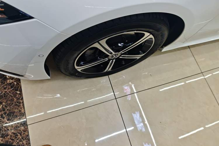 Used Mercedes-Benz A-Class 2024 Updated A 200 L Fashion Version Left Front Wheel Hub