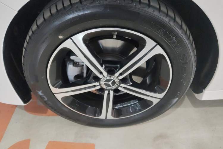 Used Mercedes-Benz A-Class 2024 Updated A 200 L Fashion Version Left Front Wheel Hub