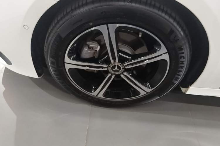 Used Mercedes-Benz A-Class 2024 Updated A 200 L Fashion Version Left Front Wheel Hub