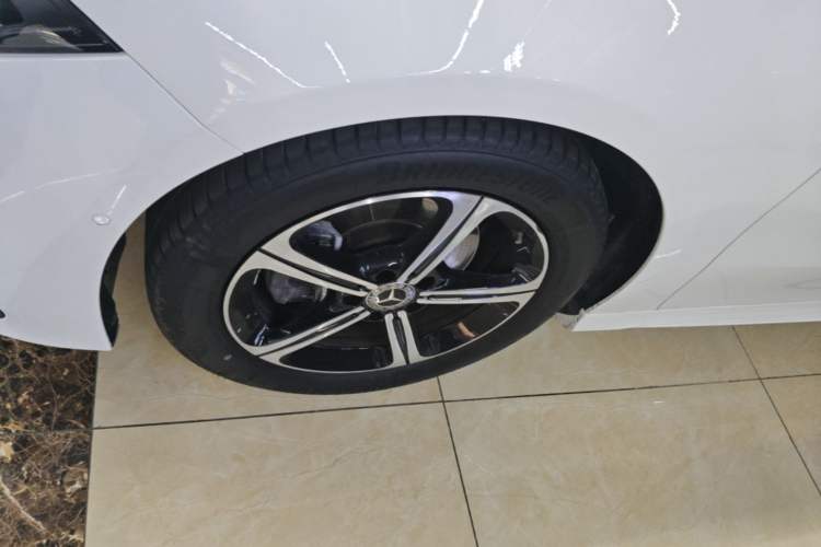 Used Mercedes-Benz A-Class 2024 Updated A 200 L Fashion Version Left Front Wheel Hub