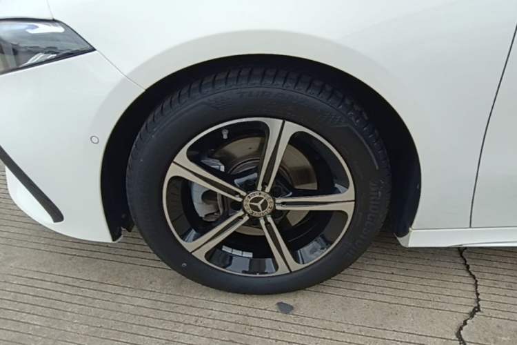 Used Mercedes-Benz A-Class 2024 Updated A 200 L Fashion Version Left Front Wheel Hub