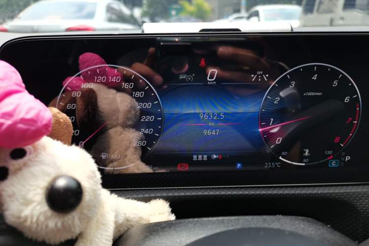 Used Mercedes-Benz A-Class 2024 Updated A 200 L Fashion Version Odometer Close Up